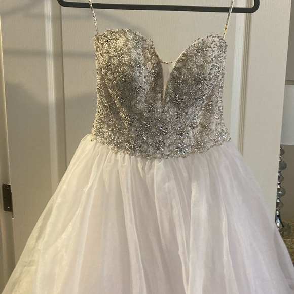 Sitters Midgley Haute Couture White Diamonds & a few pearls Wedding Dress size 6 - Picture 4 of 16